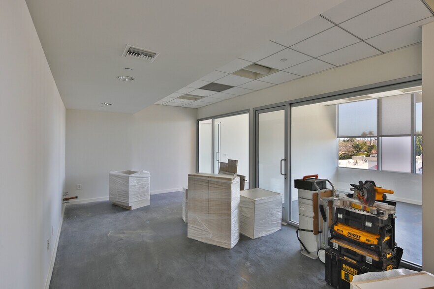 More Photos Of 8201 Beverly Blvd, Los Angeles Office For Lease