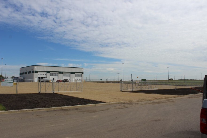 More Photos Of 41 Queensgate Cres, Blackfalds Manufacturing For Lease