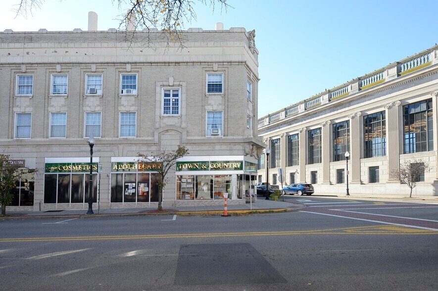 More Photos Of 66 E Ridgewood Ave, Ridgewood General Retail For Lease