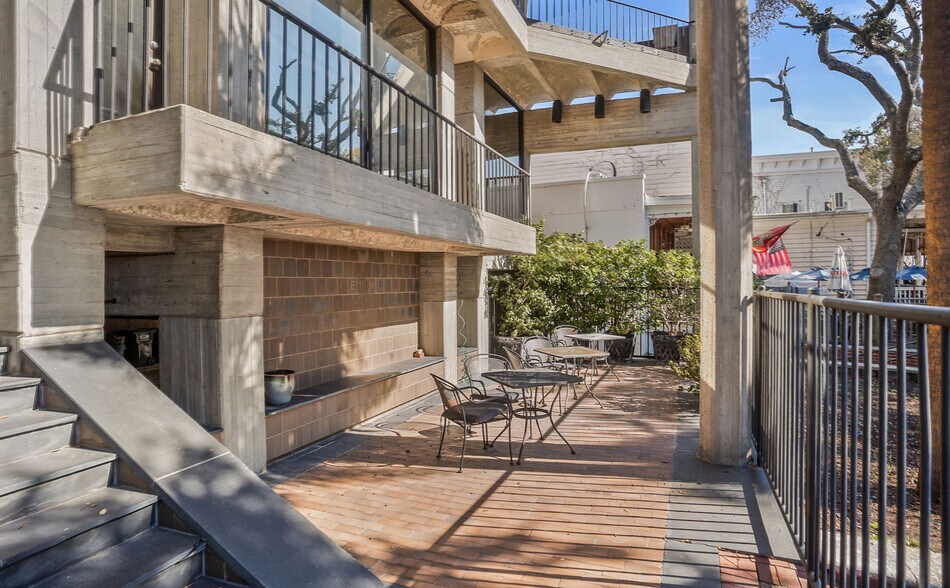 More Photos Of 916 Bay St, Beaufort Office For Sale