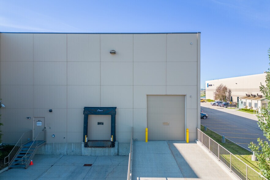More Photos Of 3675 63rd Ave NE, Calgary Warehouse For Lease