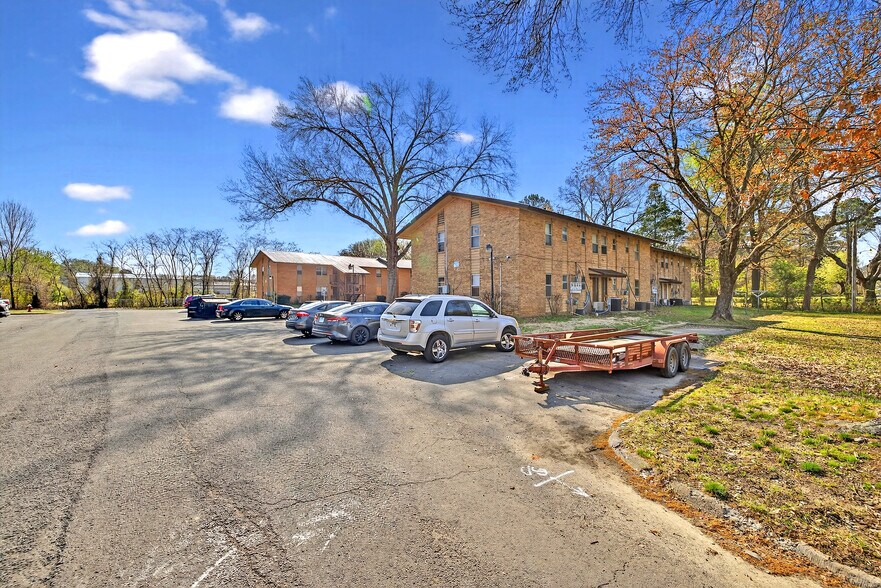 More Photos Of 1703 E Market Ave, Searcy Apartments For Sale