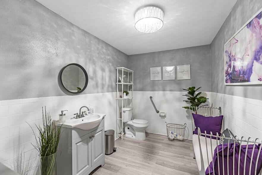 More Photos Of 7512 Lockwood Dr, Houston Specialty For Sale