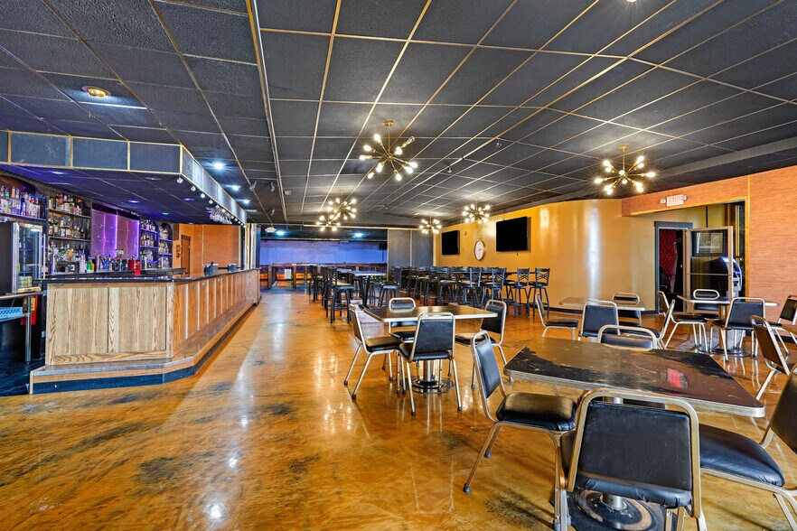 More Photos Of 801 N Fee St, Helena Bar For Sale