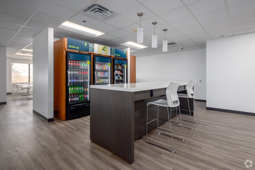 More Photos Of 1051 Perimeter Dr, Schaumburg Office For Lease