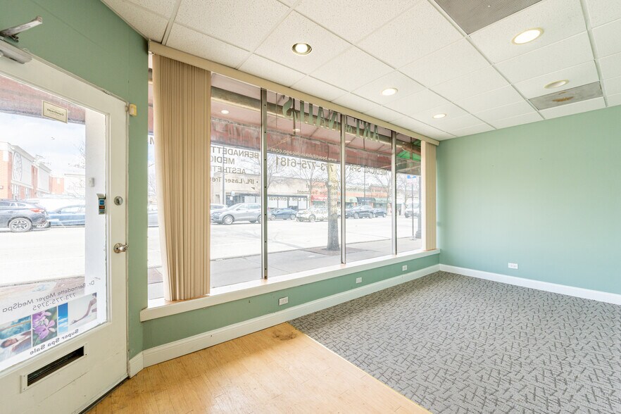 More Photos Of 5355-5365 W Devon Ave, Chicago Storefront For Lease