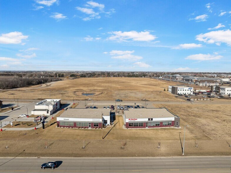 More Photos Of 2201 36th Ave SW, Minot Office For Lease