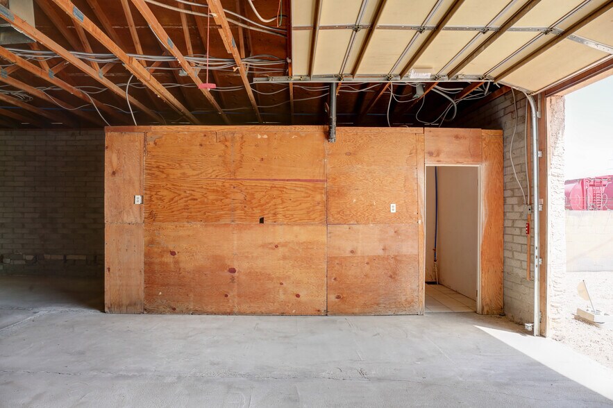 More Photos Of 11613 NW Grand Ave, El Mirage Light Distribution For Sale