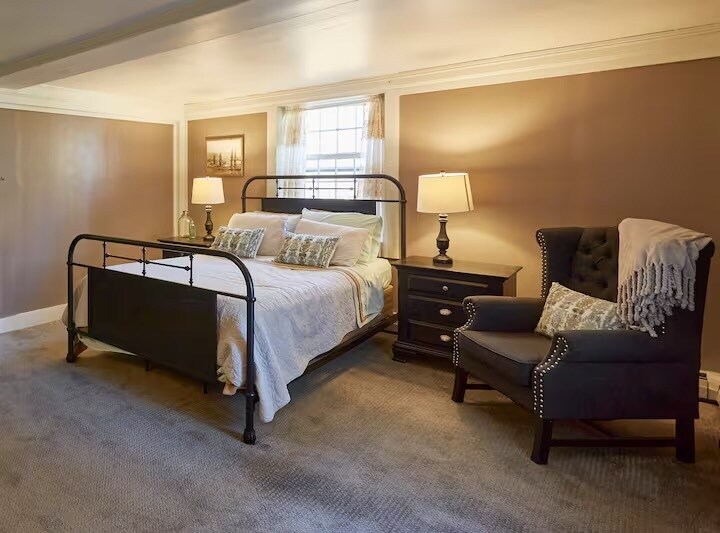 More Photos Of 722 Main St, Bennington Freestanding For Sale