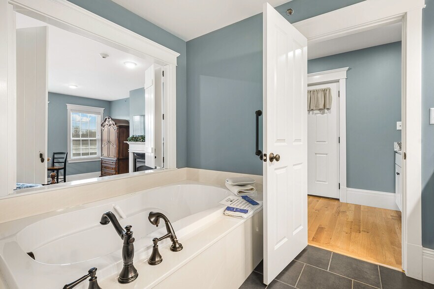 More Photos Of 208-210 Wharf St, Hermann Hospitality For Sale