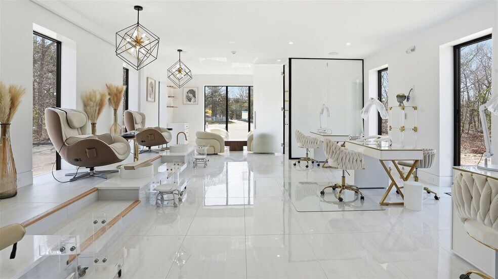 More Photos Of 200 W Montauk Hwy, Hampton Bays Freestanding For Lease
