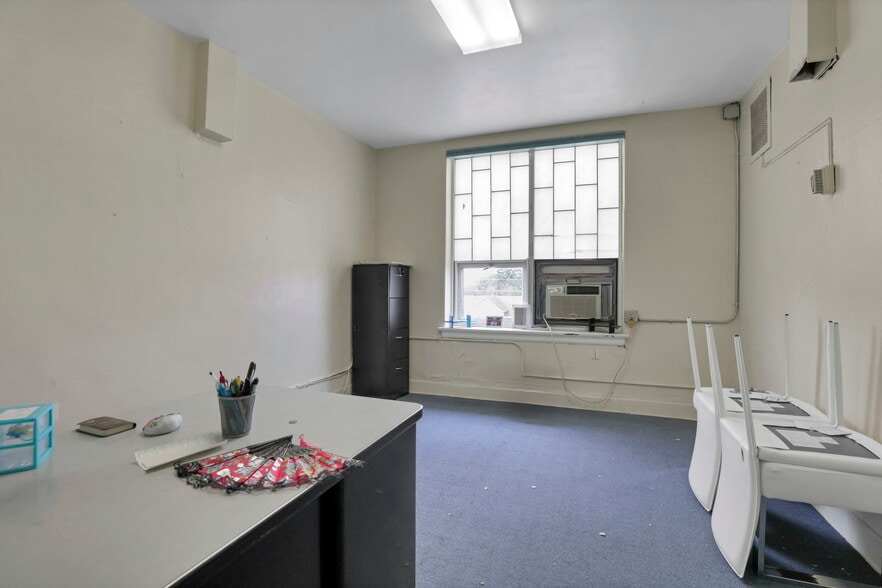 More Photos Of 300 E Auburn Ave, Springfield Office For Sale