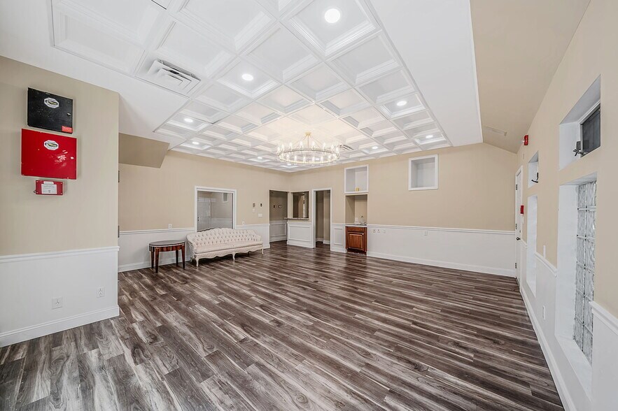 More Photos Of 41 Echo Ave, Miller Place Medical For Lease