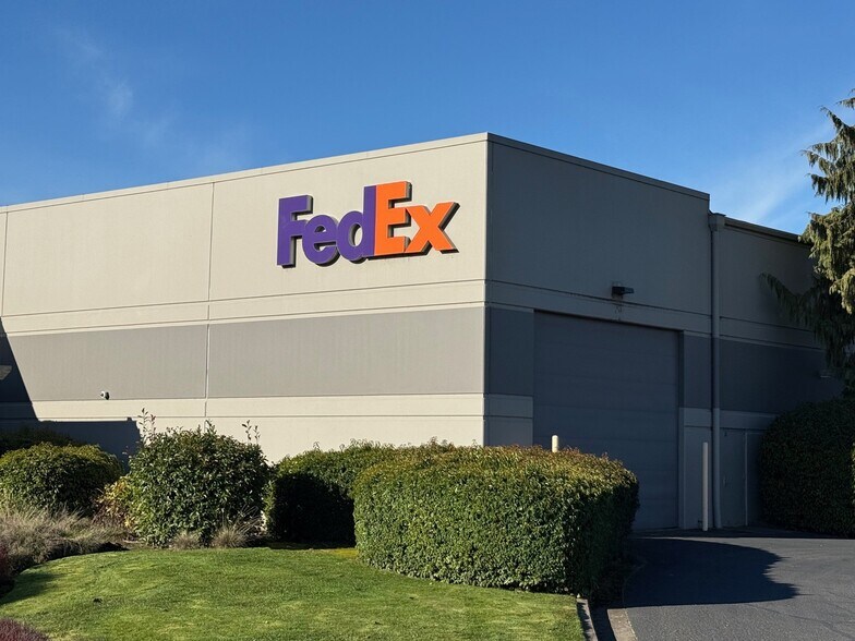 More Photos Of 700 International Way, Springfield Flex For Lease