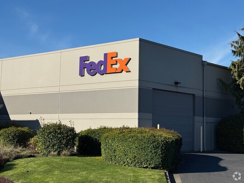 More Photos Of 700 International Way, Springfield Flex For Lease