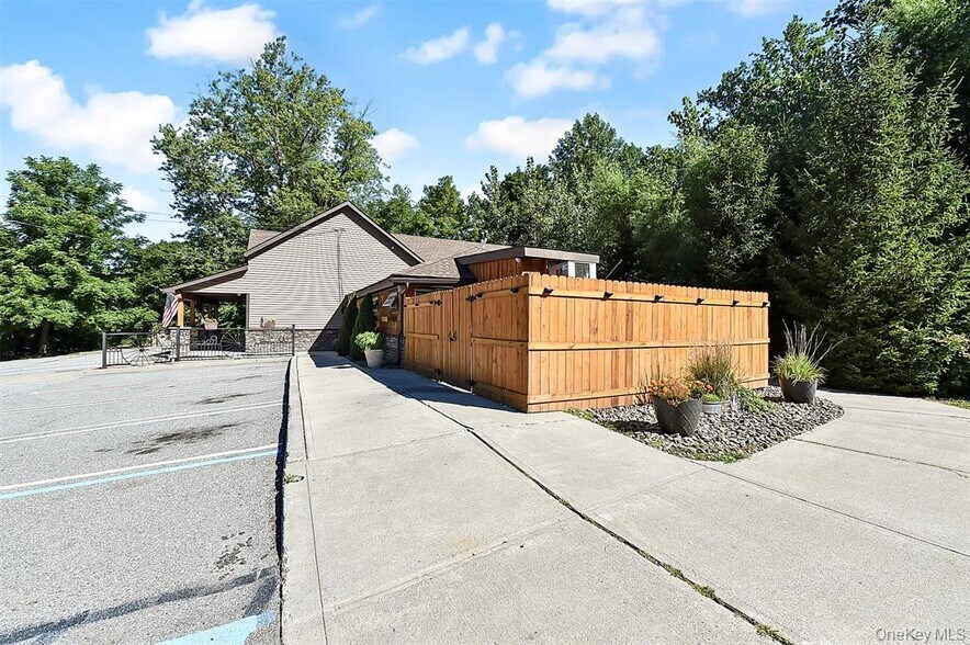 More Photos Of 809 Bloomingburg Rd, Bloomingburg Restaurant For Sale