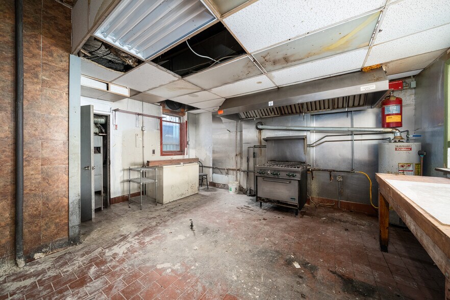 More Photos Of 746 Park Ave, Hoboken Storefront Retail Residential For Lease