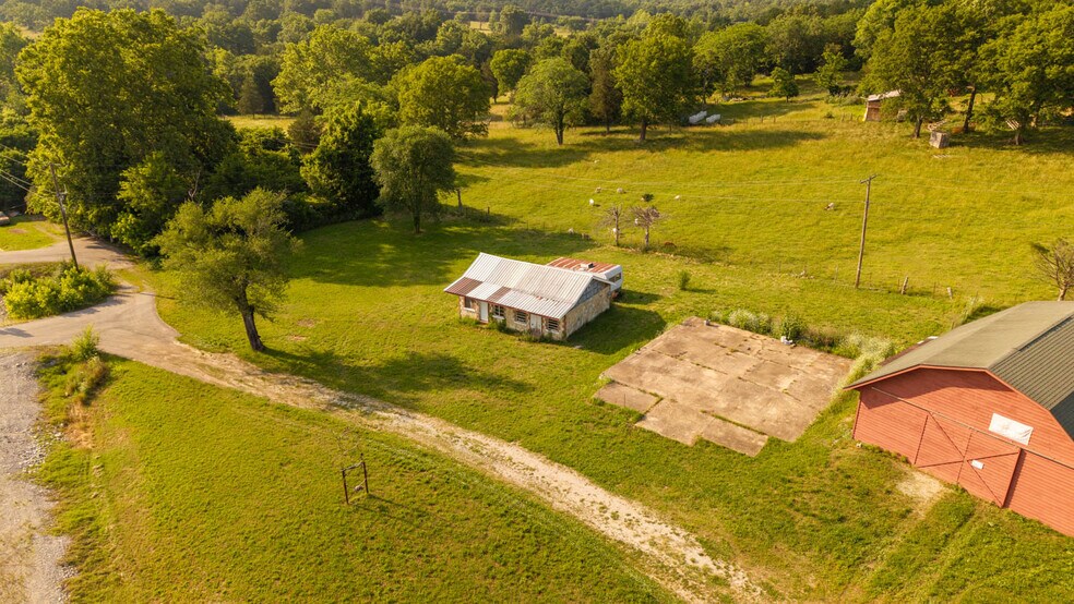 More Photos Of 2516 US-63, Hardy General Retail For Sale