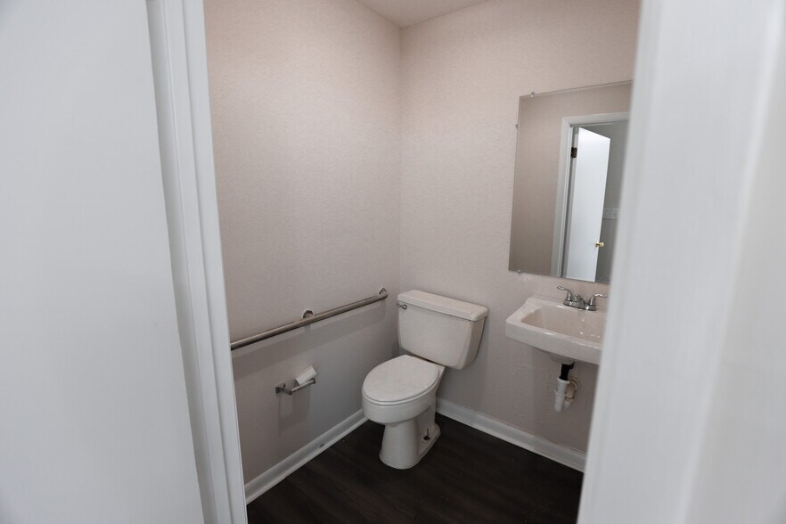 More Photos Of 410 NW 16th Ave, Gainesville Office For Lease