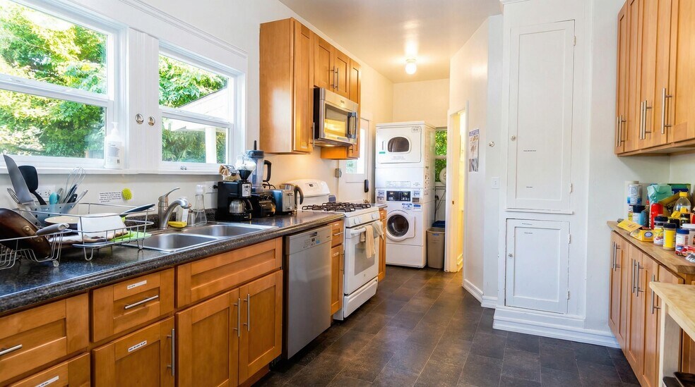 More Photos Of 2633 Regent St, Berkeley Multifamily For Sale