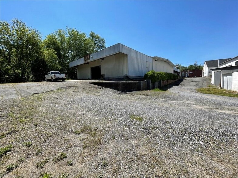 More Photos Of 607 Main, Pilot Mountain Storefront Retail Residential For Sale