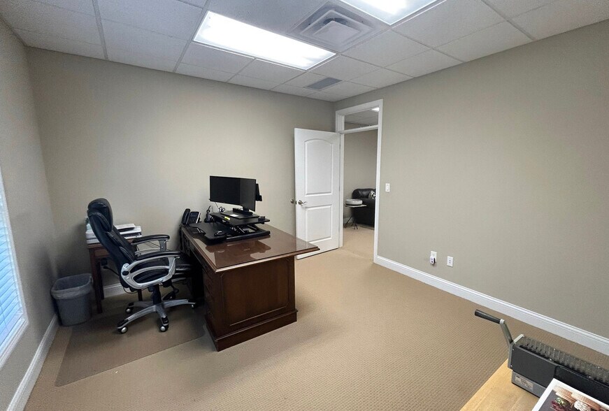More Photos Of 5084 Wooster Rd, Cincinnati Medical For Sale
