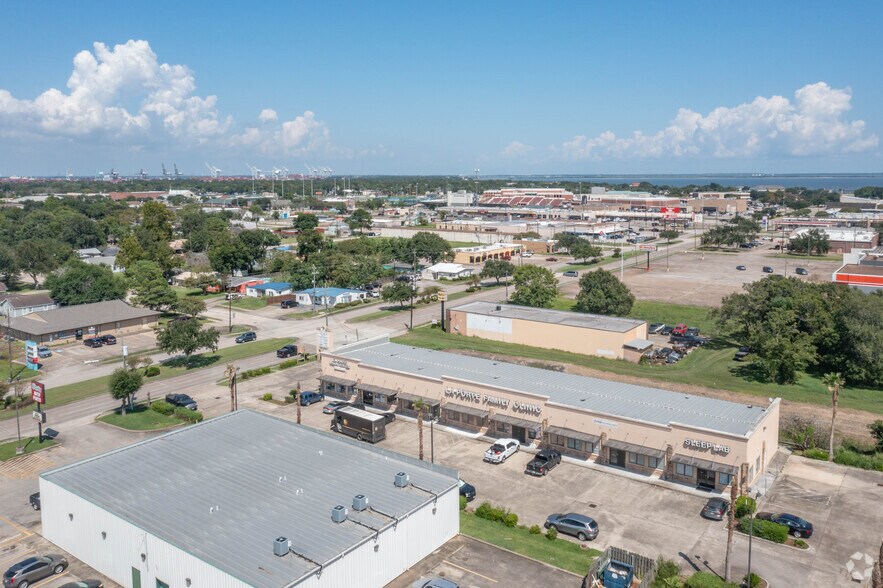 More Photos Of 401 W Fairmont Pky, La Porte General Retail For Sale