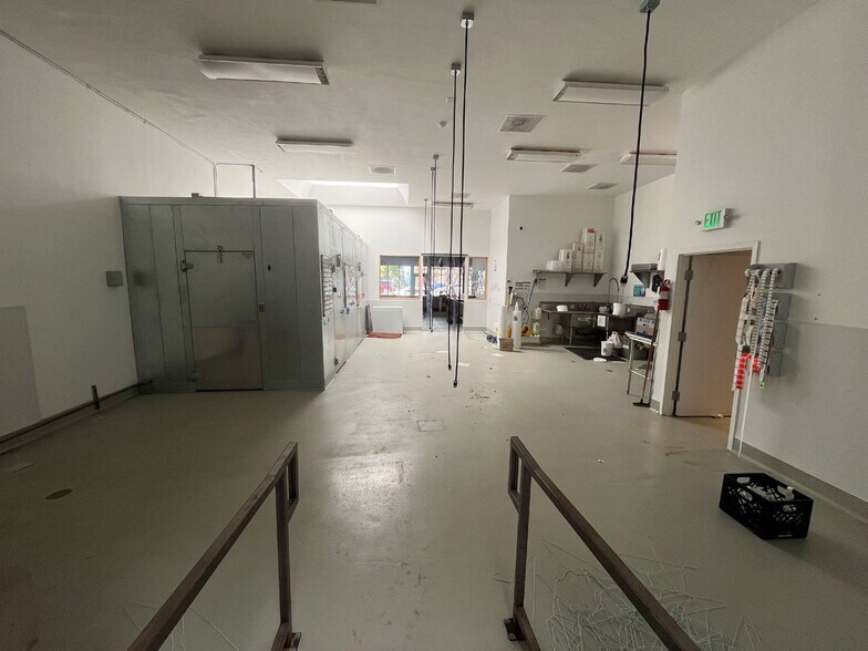 More Photos Of 2575 San Pablo Ave, Berkeley Freestanding For Lease