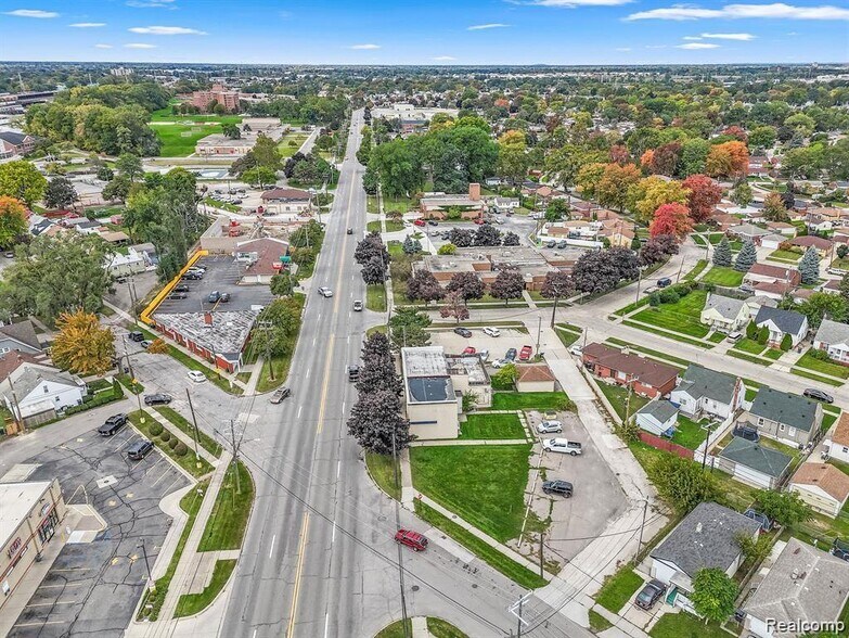 More Photos Of 3020 Oakwood Blvd, Melvindale Office For Sale