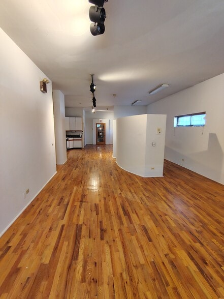 More Photos Of 2059 W Grand Ave, Chicago Loft Creative Space For Lease