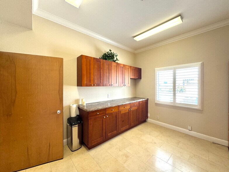 More Photos Of 212 9th St, Oakland Medical For Lease