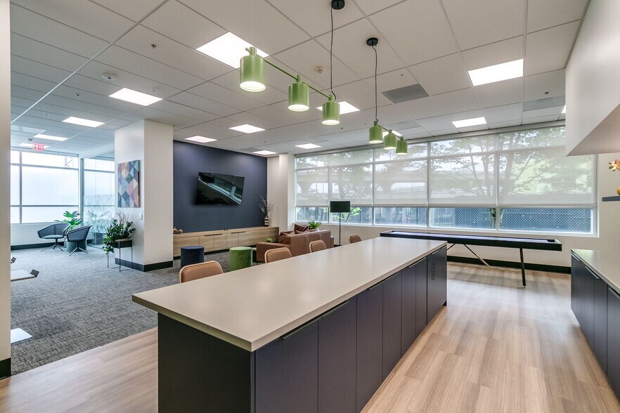 More Photos Of 2055 NW Savier St, Portland Office For Lease