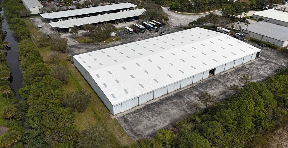 More Photos Of 3161 Skyway Cir, Melbourne Warehouse For Lease