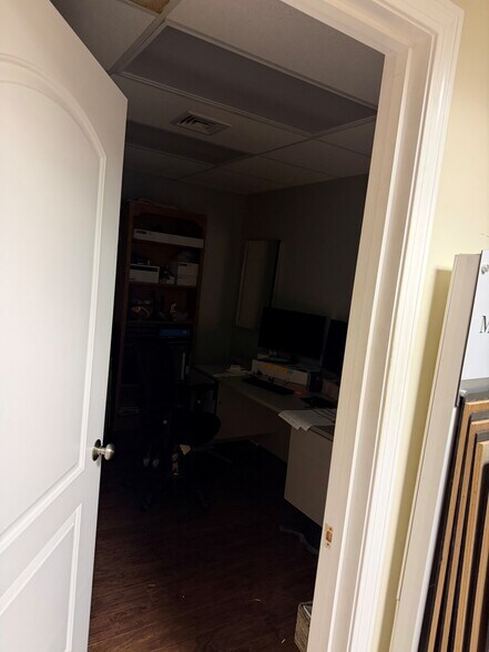 More Photos Of 65 Louis St, Newington Flex For Lease