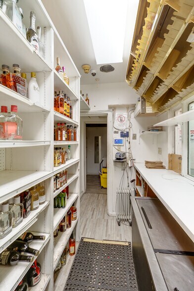 More Photos Of 7016 Page Ave, Saint Louis General Retail For Sale