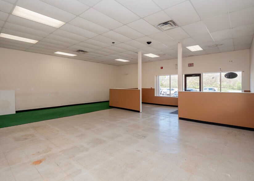 More Photos Of 250 S County Trl, Exeter Freestanding For Sale