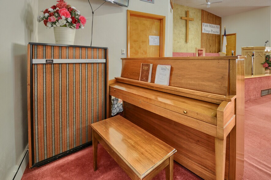 More Photos Of 3306 Lippincott Blvd, Burton Specialty For Sale