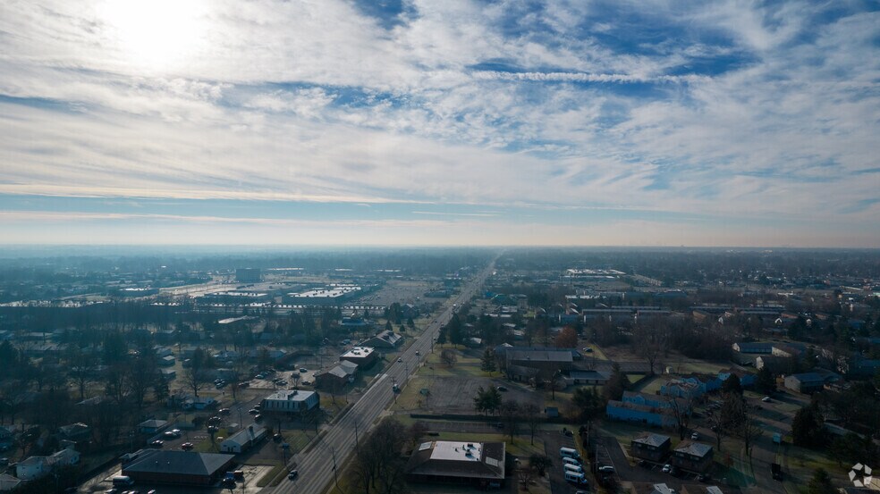 More Photos Of 5957-6011 Cleveland Ave, Columbus Medical For Lease