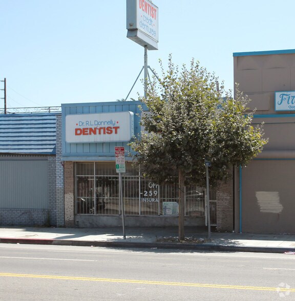 More Photos Of 962 W Manchester Ave, Los Angeles Office Residential For Lease