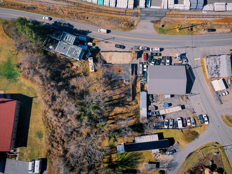 More Photos Of 887 Riverside Dr, Woodfin Auto Repair For Sale