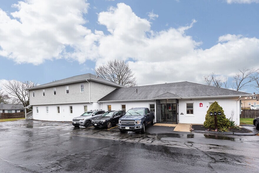 More Photos Of 699 Fall River Ave, Seekonk Medical For Sale