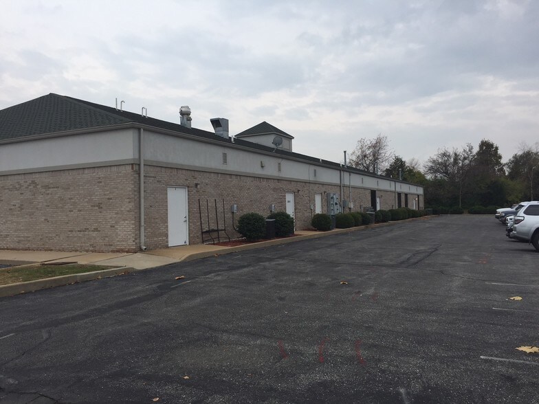 More Photos Of 2031-2043 S Old Highway 94, Saint Charles Storefront Retail Office For Lease