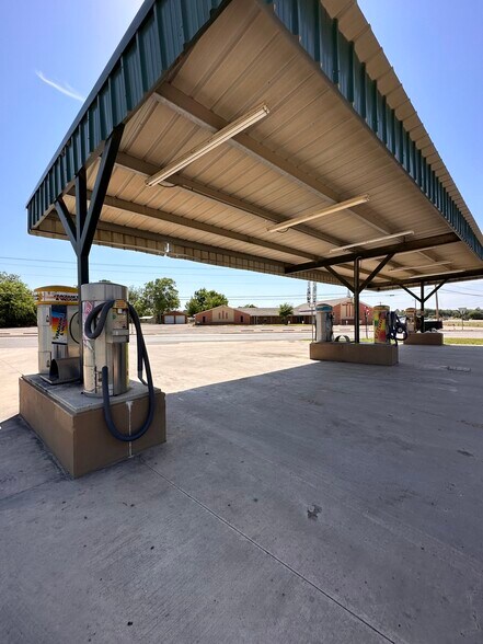 More Photos Of 1222 N Bryant St, Pleasanton Carwash For Sale