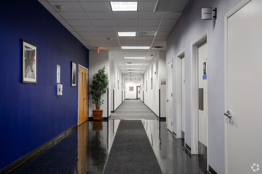 More Photos Of 999 Stewart Ave, Bethpage Office For Lease