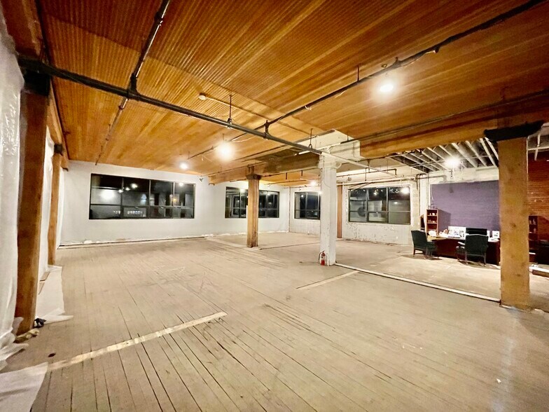 More Photos Of 1311 W 13th St, Kansas City Office For Sale