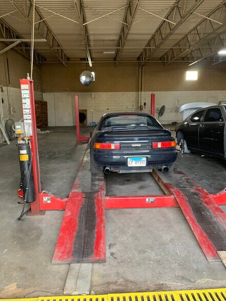 More Photos Of 100 E Saint Louis Ave, East Alton Light Distribution For Lease