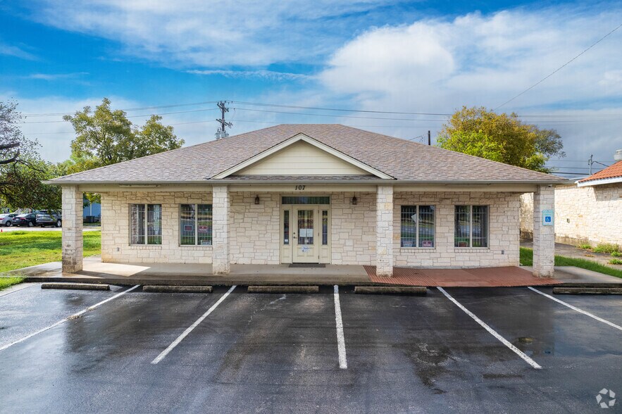 More Photos Of 107 N US Hwy 183, Leander Storefront For Sale