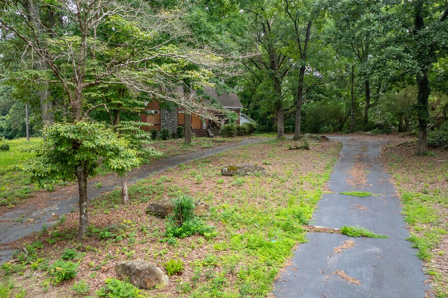 More Photos Of 6127 Roosevelt Hwy, Union City Office Residential For Sale