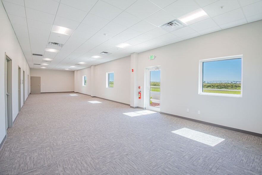 More Photos Of 3194 Airman's dr, Fort Pierce Airplane Hangar For Lease