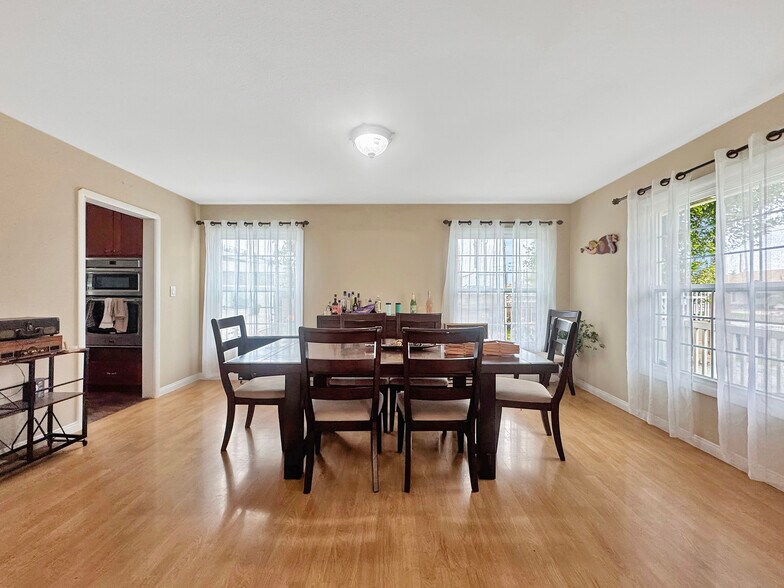 More Photos Of 7736 Sugar Dr, Huntington Beach Apartments For Sale